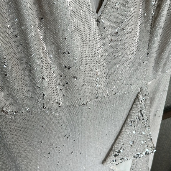 Badgley Mischka Taupe Silver Sequin Plunging V-Neck Ruffle Side Slit Gown 12 - Picture 11 of 14